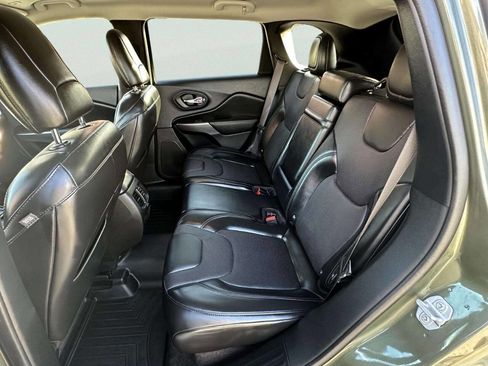 Used 2019 Jeep Cherokee Limited image 11