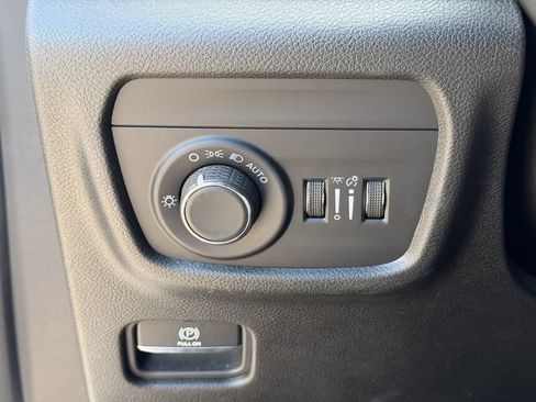Used 2024 Jeep Grand Cherokee Laredo RWD image 8
