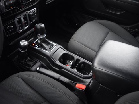 Used 2023 Jeep Wrangler Sport S image 13