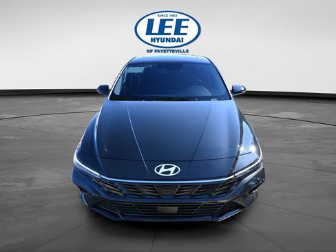 Used 2025 Hyundai Elantra Limited FWD image 8