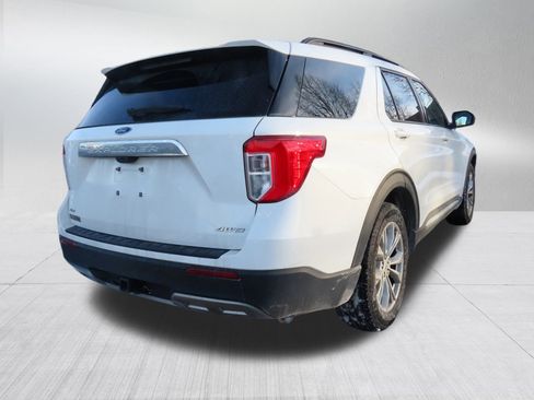Used 2023 Ford Explorer XLT w/ Equipment Group 202A image 7