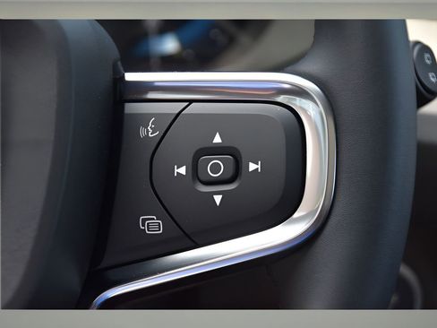 Certified 2025 Volvo XC40 B5 Ultra w/ Protection Package Premier AWD/4WD image 33