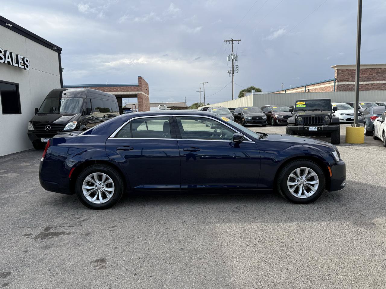 Used 2016 Chrysler 300 Limited RWD image 5
