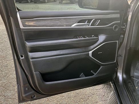 Used 2022 Jeep Wagoneer Series III w/ Convenience Group I image 18