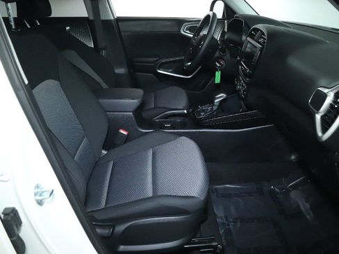 Used 2023 Kia Soul LX image 33