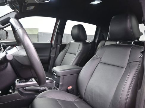 Used 2022 Toyota Tacoma TRD Off-Road image 11