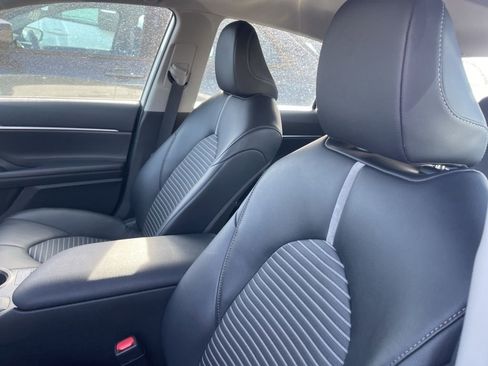 Used 2023 Toyota Camry SE image 7
