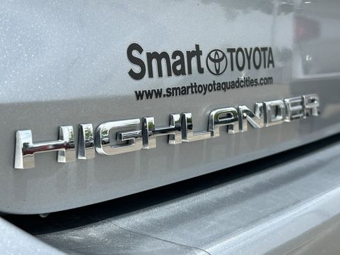 Used 2020 Toyota Highlander XLE AWD/4WD image 8