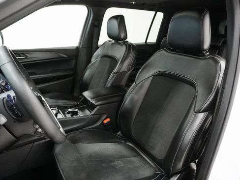 Certified 2024 Jeep Grand Cherokee L Altitude image 10