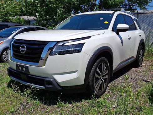 Certified 2024 Nissan Pathfinder Platinum AWD/4WD image 2