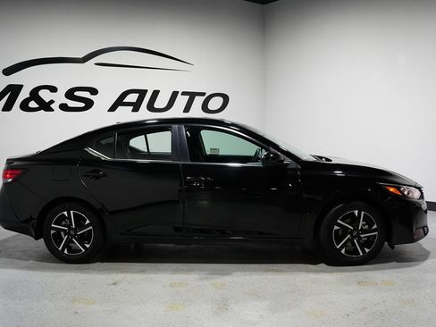 Used 2024 Nissan Sentra SV image 2