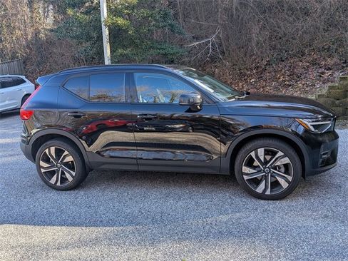 Certified 2023 Volvo XC40 B5 Plus w/ Protection Package Premier image 8