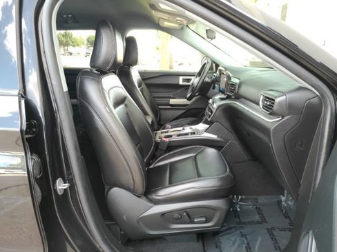 Used 2023 Ford Explorer XLT w/ Equipment Group 202A RWD image 20