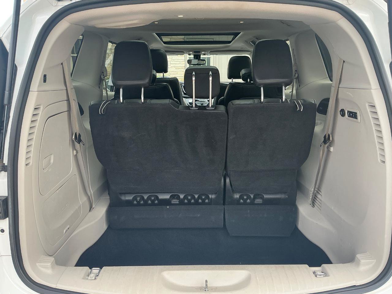 Used 2018 Chrysler Pacifica Limited FWD image 15