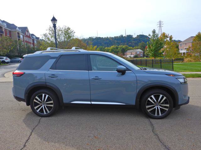 Used 2024 Nissan Pathfinder Platinum AWD/4WD image 10