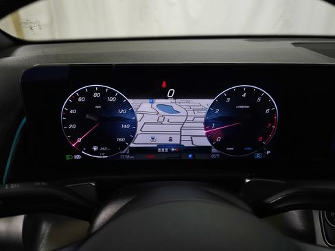 Used 2024 Mercedes-Benz GLB 250 4MATIC image 23