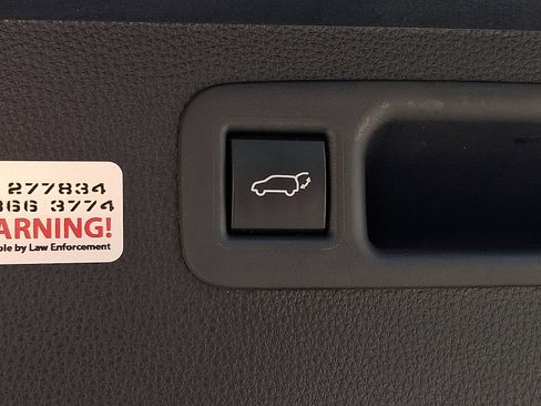 Used 2022 Toyota Highlander XLE image 28