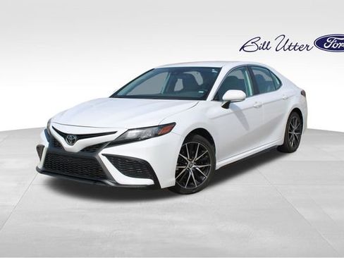 Used 2024 Toyota Camry SE w/ Convenience Package image 1