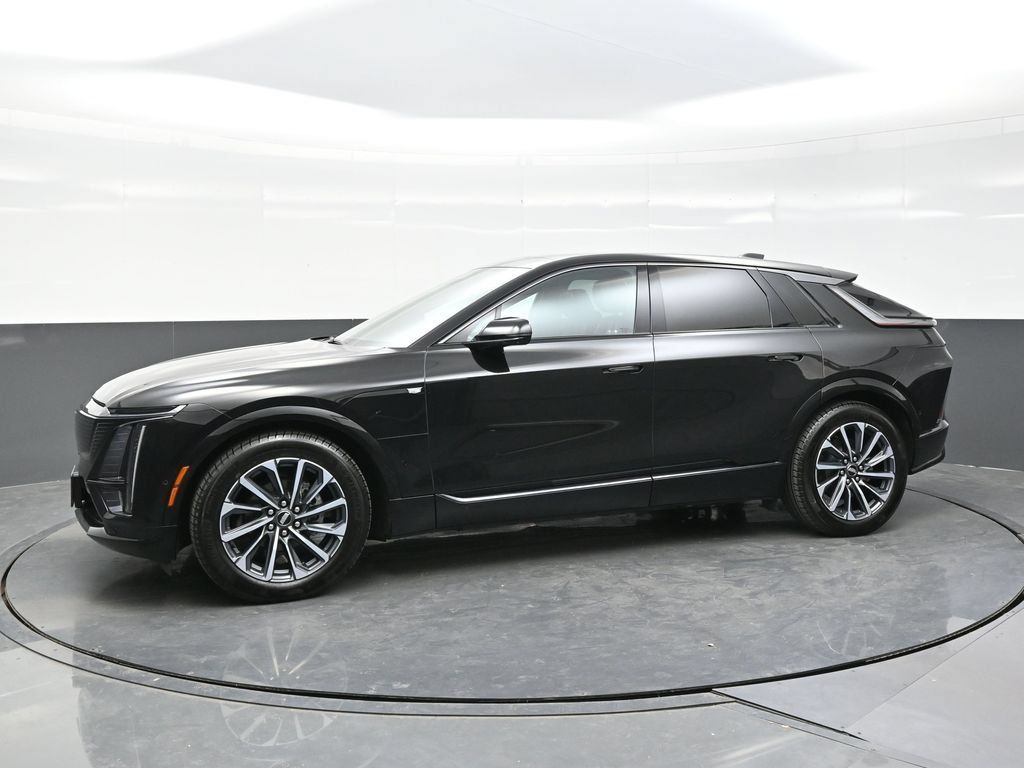 Certified 2025 Cadillac Lyriq Luxury AWD/4WD image 3