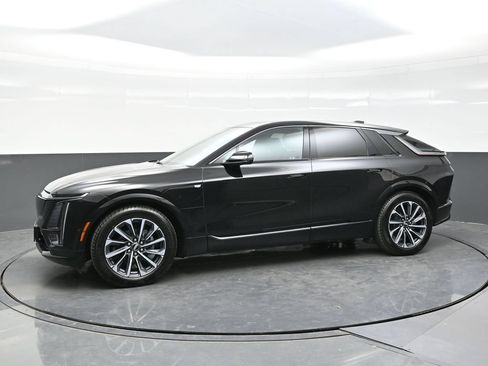 Certified 2025 Cadillac Lyriq Luxury AWD/4WD image 3