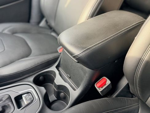 Used 2020 Jeep Cherokee Latitude Lux w/ Quick Order Package 26H Lux image 19