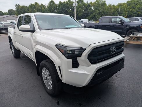 Used 2025 Toyota Tacoma SR5 RWD image 7