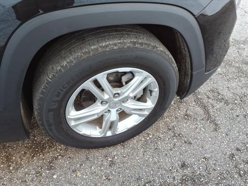 Certified 2022 GMC Terrain SLE w/ Driver Convenience Package image 4