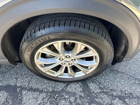 Used 2023 Ford Explorer XLT w/ Equipment Group 202A AWD/4WD image 5