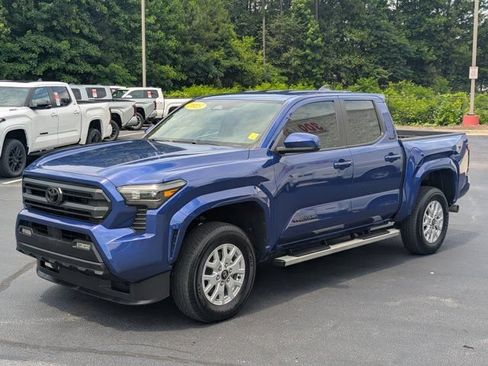 Used 2025 Toyota Tacoma SR5 AWD/4WD image 3