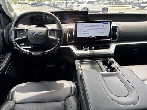 Used 2025 Ford Expedition Platinum AWD/4WD image 22