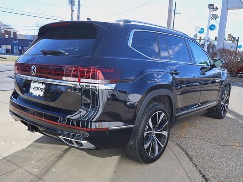 Certified 2025 Volkswagen Atlas SEL Premium R-Line image 5
