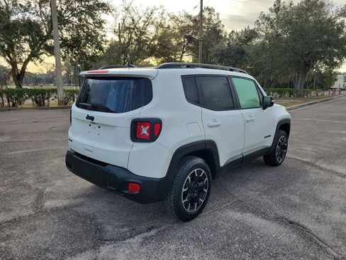 Used 2023 Jeep Renegade Latitude image 2