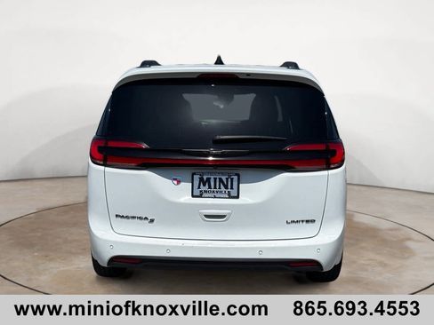 Used 2025 Chrysler Pacifica Limited FWD image 4