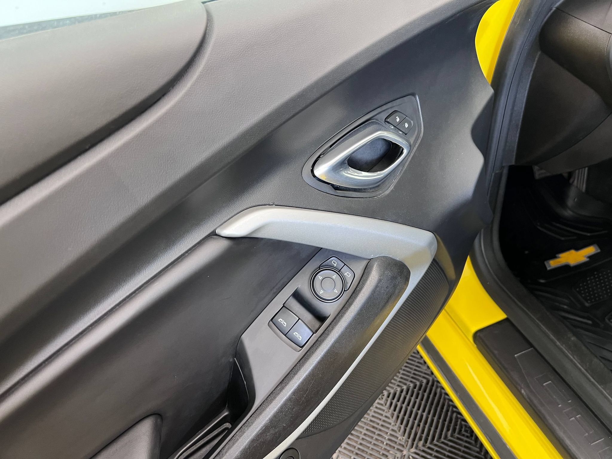 Used 2017 Chevrolet Camaro LT RWD image 12