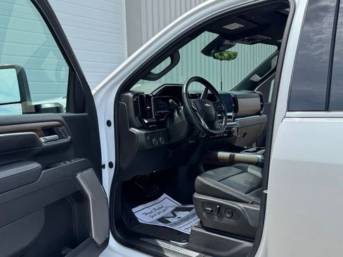 Used 2024 Chevrolet Silverado 3500 High Country w/ Technology Package AWD/4WD image 2