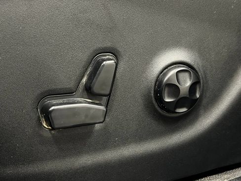 Used 2019 Jeep Cherokee Trailhawk AWD/4WD image 17