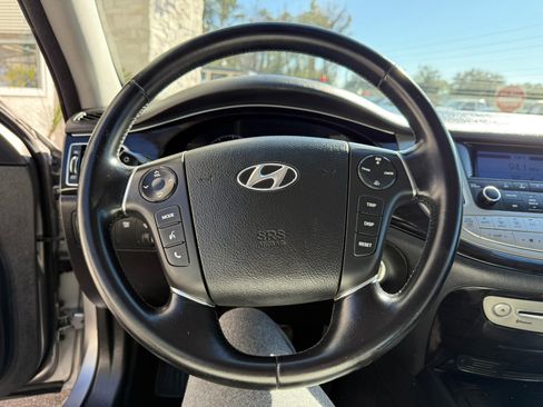 Used 2013 Hyundai Genesis 3.8 image 32