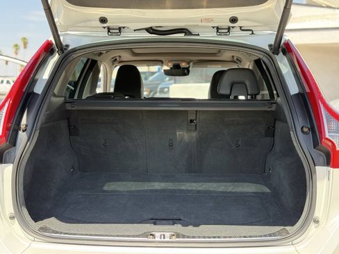 Used 2015 Volvo XC60 T5 Premier w/ Proximity Package FWD image 8