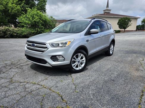 Used 2018 Ford Escape SE FWD image 3