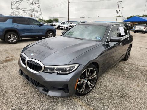 Used 2021 BMW 330i Sedan w/ Convenience Package RWD image 3