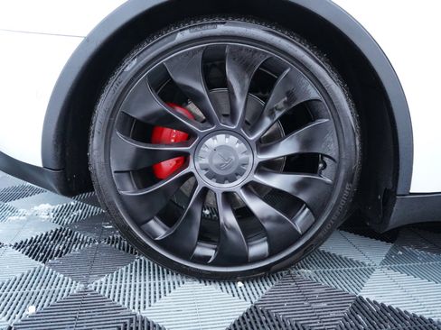 Used 2020 Tesla Model Y Performance image 27