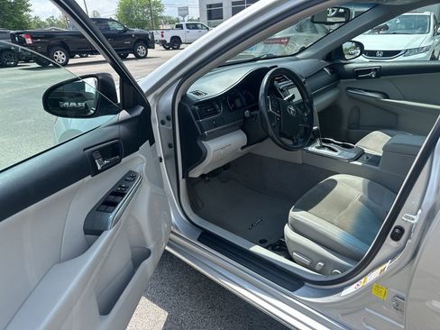 Used 2012 Toyota Camry XLE w/ Leather Pkg FWD image 5