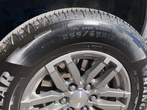 Used 2023 Chevrolet Colorado LT w/ LT Convenience Package II image 3