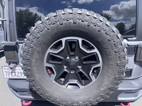 Used 2016 Jeep Wrangler Unlimited Rubicon image 3