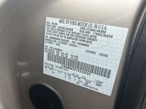 Used 2001 Lincoln LS image 21