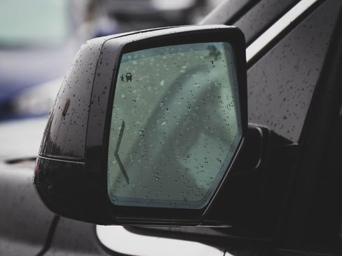 Used 2017 Chevrolet Suburban LT image 22