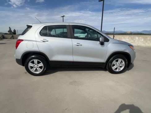 Used 2021 Chevrolet Trax LS image 9
