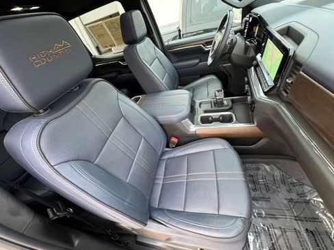 Used 2024 Chevrolet Silverado 1500 High Country w/ Technology Package image 34