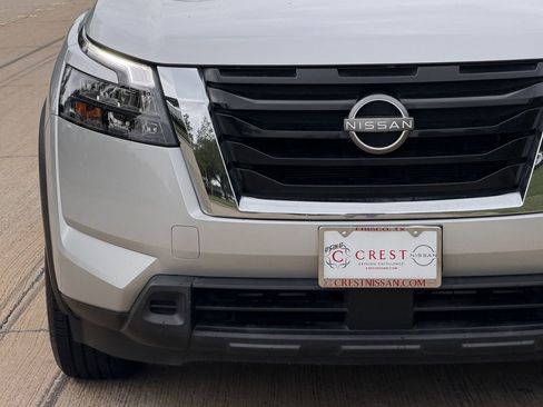 Used 2023 Nissan Pathfinder SV AWD/4WD image 7