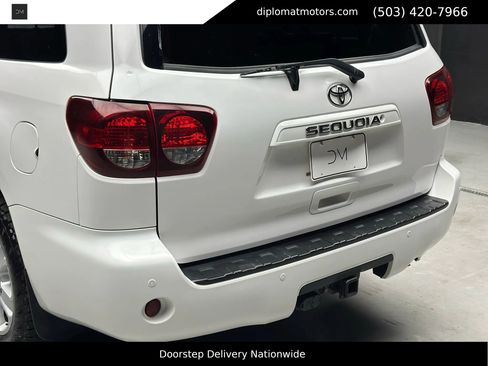 Used 2018 Toyota Sequoia TRD Sport image 16
